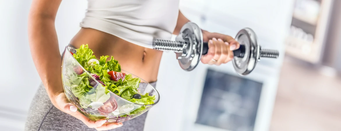 ciężarek w&nbsp;dłoni