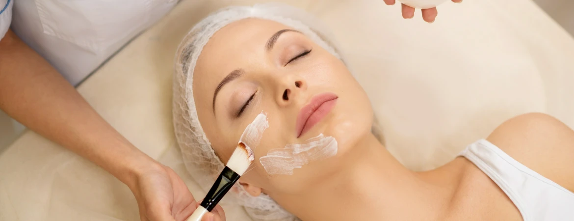 Zabieg nawilżający na twarz